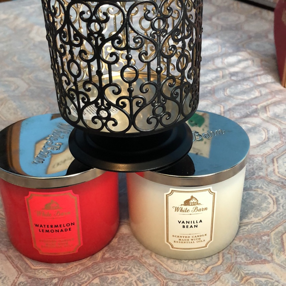 **SOLD** Bath and BodyWorks white Barn Candles - Picture 7 of 9